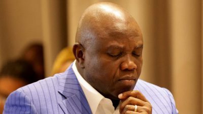 Alleged N9.9bn fraud: EFCC storms Ambode’s home in Epe, says ‘we are there for ongoing investigation’/newsheadline247