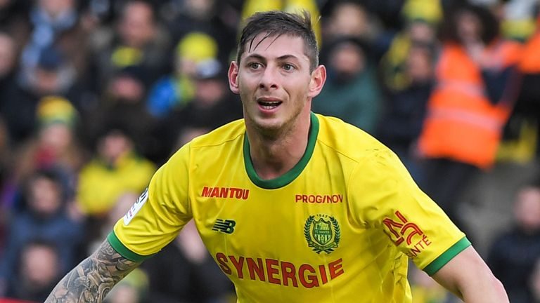 Emiliano Sala sent fearful messages to friends while aboard missing plane