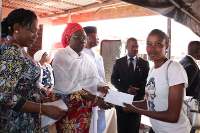 newsheadline247.com/Ogun State Govt. compensates victims of Ita-Osu inferno