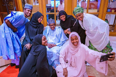 Photos: Buhari with family celebrate Eid-el-Fitri in state house - newsheadline247.com