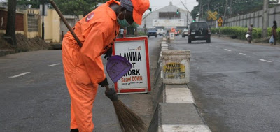 LAWMA: Lagos Govt approved N25k for street sweepers but contractors paid N5k - newsheadline247.com