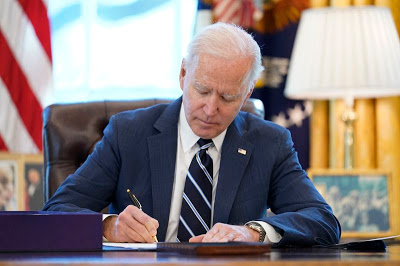 U.S. President Biden signs historic $1.9T COVID relief bill in first major legislative victory - newsheadline247.com