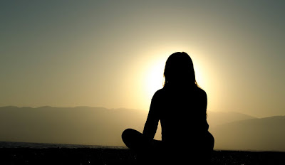 Here are 9 tips for meditating when you’re an overthinker - newsheadline247.com