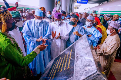 Buhari commissions N616 billion Lagos-Ibadan railway project - newsheadline247.com