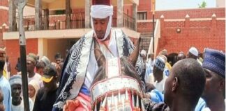 ‘Controversial’ Sultan of Shua Arabs in Edo bows, pledges loyalty, submission to Oba of Benin ‘Controversial’ Sultan Shua Arabs in Edo bows, pledges loyalty, submission to Oba of Benin - newsheadline247.com