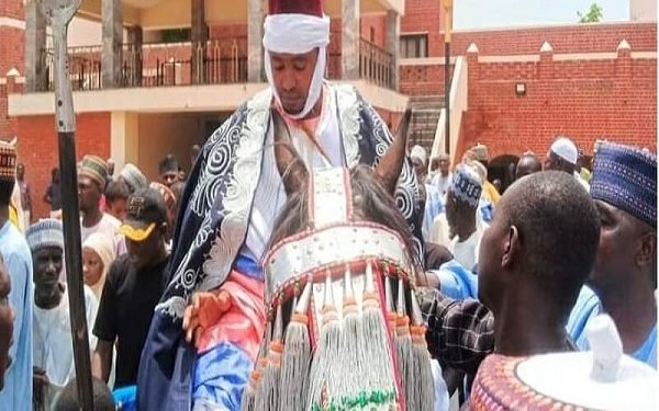 ‘Controversial’ Sultan Shua Arabs in Edo bows, pledges loyalty, submission to Oba of Benin - newsheadline247.com