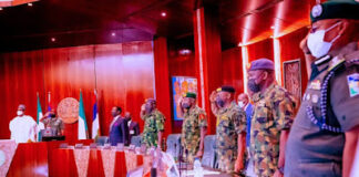 Buhari meets security chiefs over rising insecurity
