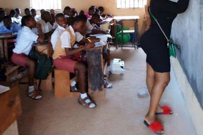 Kwara teachers should stop wearing ‘crazy’ jeans, short gowns, says Educator