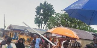 Rainstorm: Olota, Oba Adeyemi Obalanlege, visits affected areas in Sango-Otta