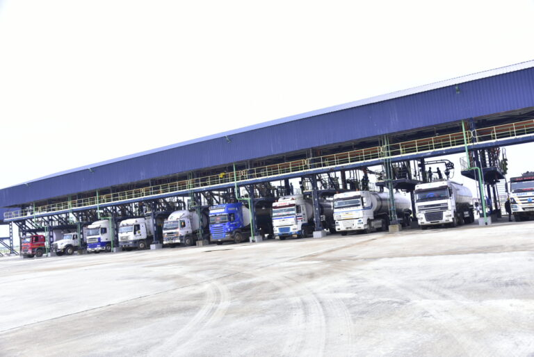 ‘It Marks Return to Industrialisation, Local Refining’ – FG Applauds Lifting of Petrol from Dangote Refinery