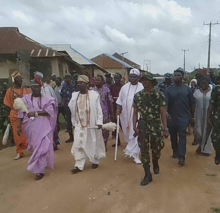 Update: Olota of Otta Defies Hired Thugs’ Obstructions, Successfully Visits Kajola Iboro in Otta