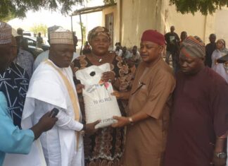 Dangote Shares Food To Victims Of Fire Disaster, Feeds 60,000 Families