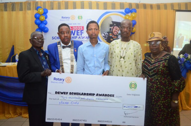 Rotary District 9112 Awards Scholarships to Indigent Undergraduates in Lagos