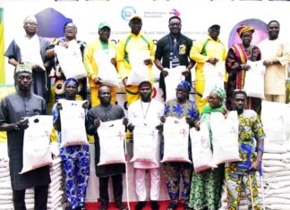 Aliko Dangote Foundation Distributes 40,000 bags of rice to People Living with Disabilities, vulnerable in Ogun, Others