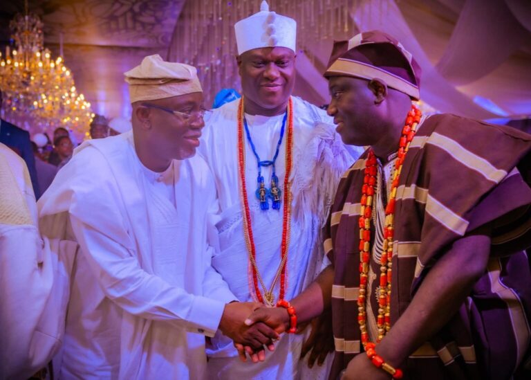 Aiyedatiwa Didn’t Snub Aláàfin of Oyo — Aide Dismisses Viral Video, Calls It Misinterpretation