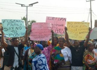 Ijebu Ode Erupts in Protest as Hundreds March Against Alleged Govt Plot to Impose Next Awujale