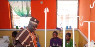 Alaafin Owoade Praises Security Forces, Donates Cash to Rescued Orire School Pupils